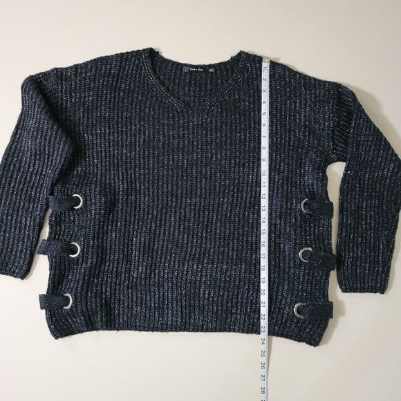 Doe & Rae Women's Black Marled V-neck Long Sleeve Sweater - Picture 7 of 14